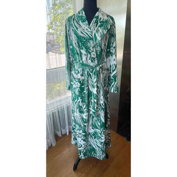 Vintage 70s house dress, green floral, light weight house robe - Picture 1 of 10